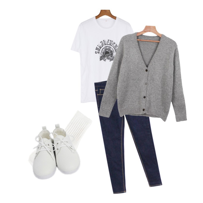 daily monday Black&white shoes,daily monday Sunshine printing t-shirt,daily monday simple golgi knit socks등을 매치한 코디