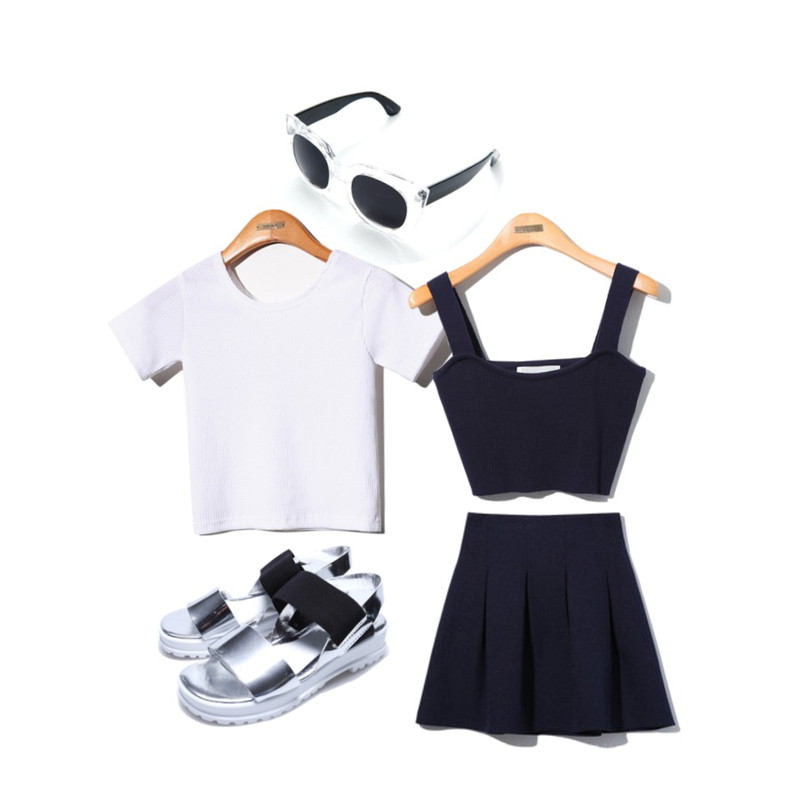 Reine Octave Banding Sandal,Reine Koen Vivid Sunglasses ,Reine Toto Slim Crop Tee등을 매치한 코디