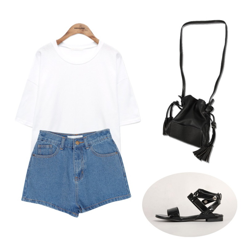 common unique [BOTTOM] BASIC HIGH SHORTS,common unique [BAG] TASSEL BUCKET BAG,common unique  PK COTTON 1/2 T등을 매치한 코디