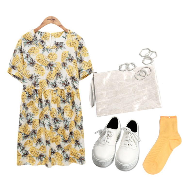 common unique [OPS] YELLOW PINEAPPLE OPS,common unique [BAG] CRACK SILVER CLUTCH,common unique [SHOES] SKIN SHOES등을 매치한 코디