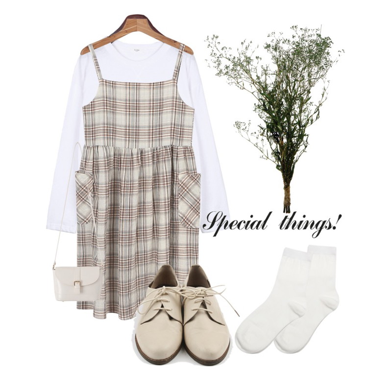 Reine Mizoo Soft Color Socks,BANHALA 스위트 티셔츠,daily monday Check cotton one-piece등을 매치한 코디