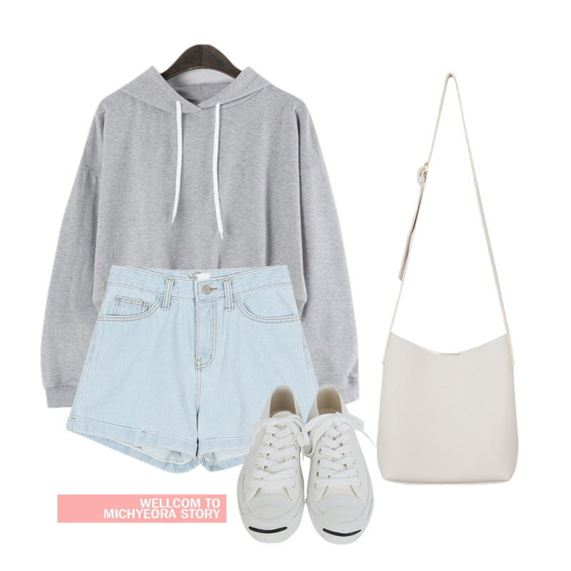 LINDA GIRLS 크림 크롭 후드티 (2color),daily monday Round belt short denim,From Beginning Boat round cross bag_A(size : one)등을 매치한 코디