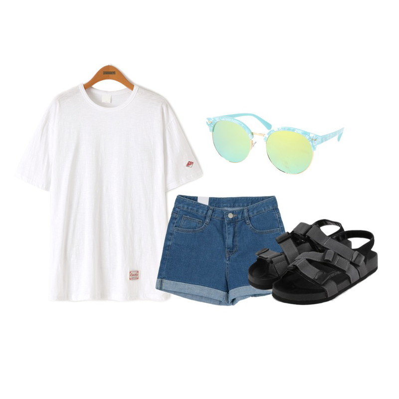 daily monday Sporty mood sandal,DORA 크로킷데님숏P,Reine 웨어러블 내추럴 티등을 매치한 코디