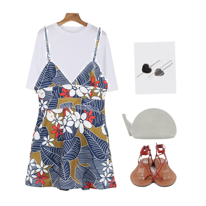 NEW NEED NOW 네오프렌 플레어 원피스(카키나시세트),daily monday Light linen tee,daily monday Summer string sandal등을 매치한 코디