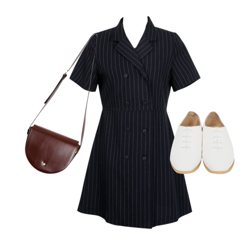 From Beginning Angle toe loafer_P (size : 230,235,240,245,250),From Beginning Attitude pin button ops_H (size : free),From Beginning Half moon round bag_M (size : one)등을 매치한 코디