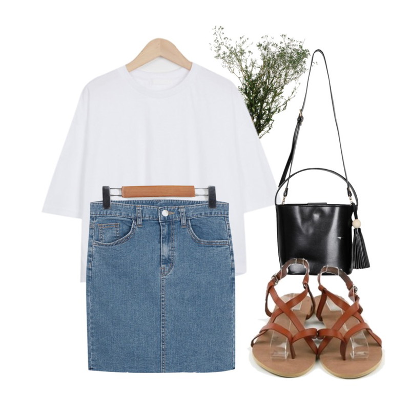 bunch2,From Beginning Ball tassel sylinder bag_P (size : one),From Beginning Candy crop cotton T_H (size : free)등을 매치한 코디