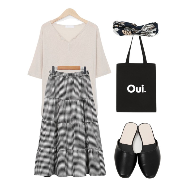 From Beginning Slash plat mule_K (size : 230,235,240,245,250),From Beginning Check cancan flare skirt_B (size : free),From Beginning Linen button T_K (size : free)등을 매치한 코디