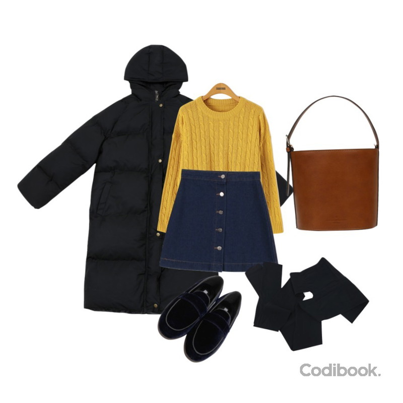 daily monday Girlish button denim skirt,Reine 인타임 라운드 니트 티,TWEE 겨울이니 춥군 롱패딩 padding jumper등을 매치한 코디