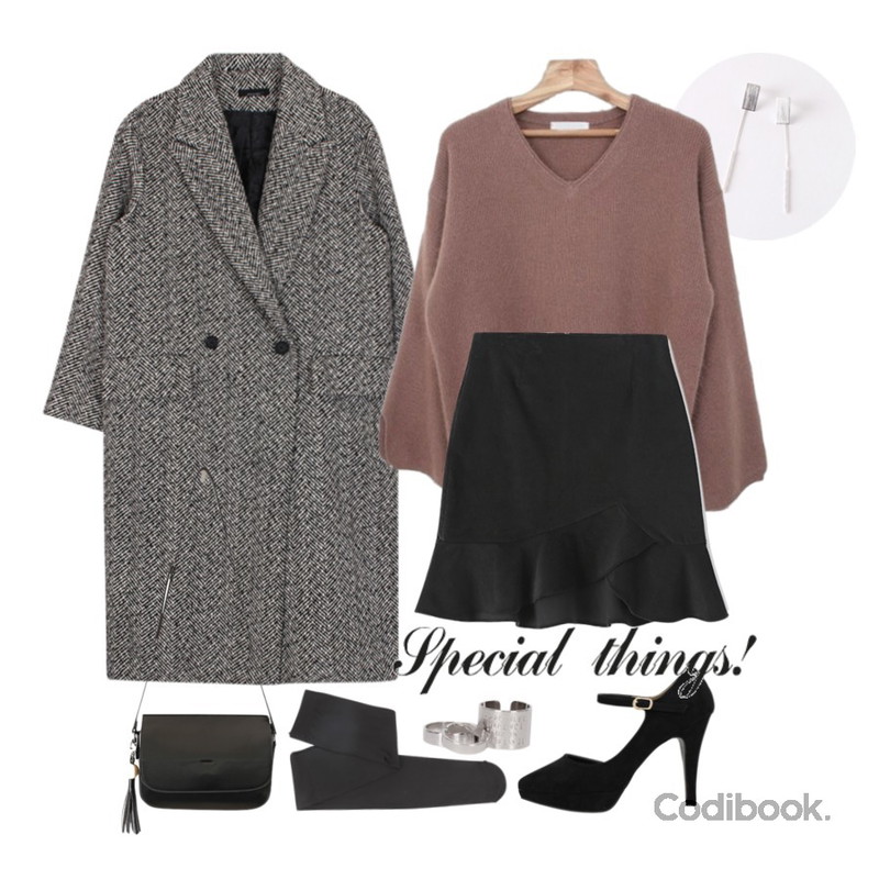 Reine 모던시크 스퀘어 롱 이어링,biznshoe Herringbone strap coat,Zemma World Parisien.CUFFS-앙고라니트 (앙고라울80%)등을 매치한 코디