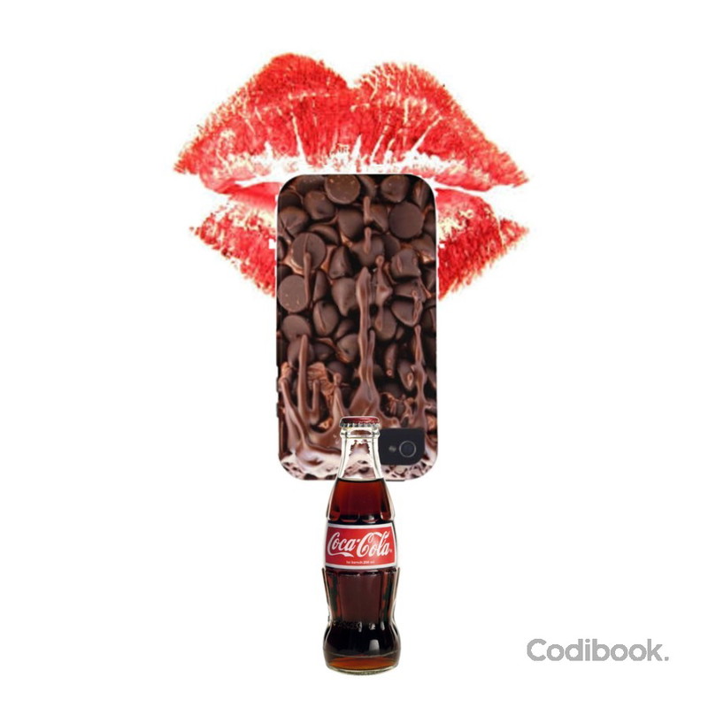 Coca-Cola Bottle,phone case,red lip등을 매치한 코디