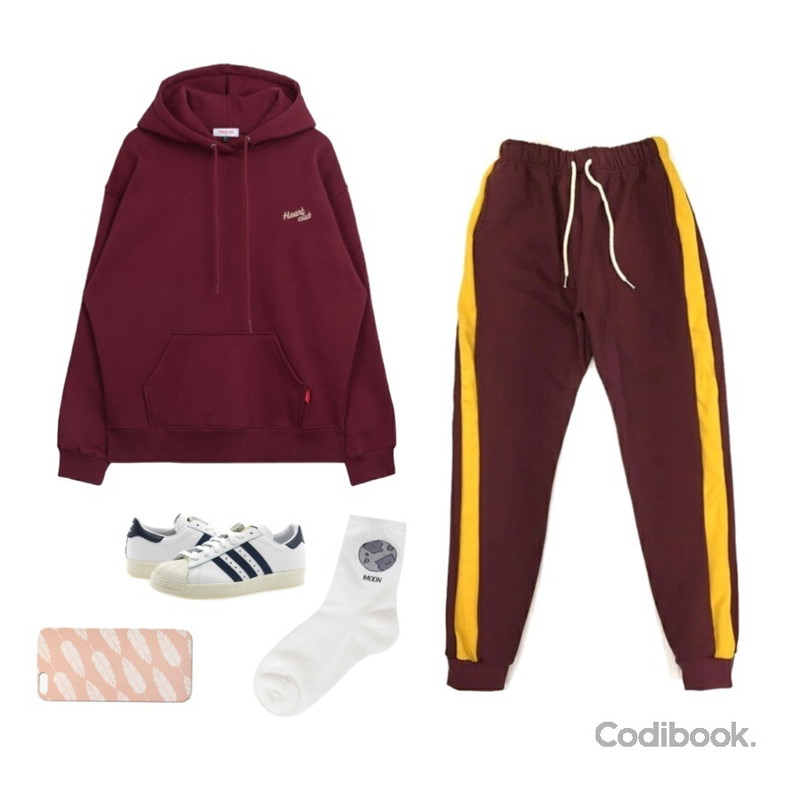 BULLANG GIRL 우주이야기 양말,MIXXMIX Heart Logo Hoodie,MIXXMIX STRAIGHT COLOR MATCHING JOGGER PANTS - 2COLOR/UNISEX등을 매치한 코디