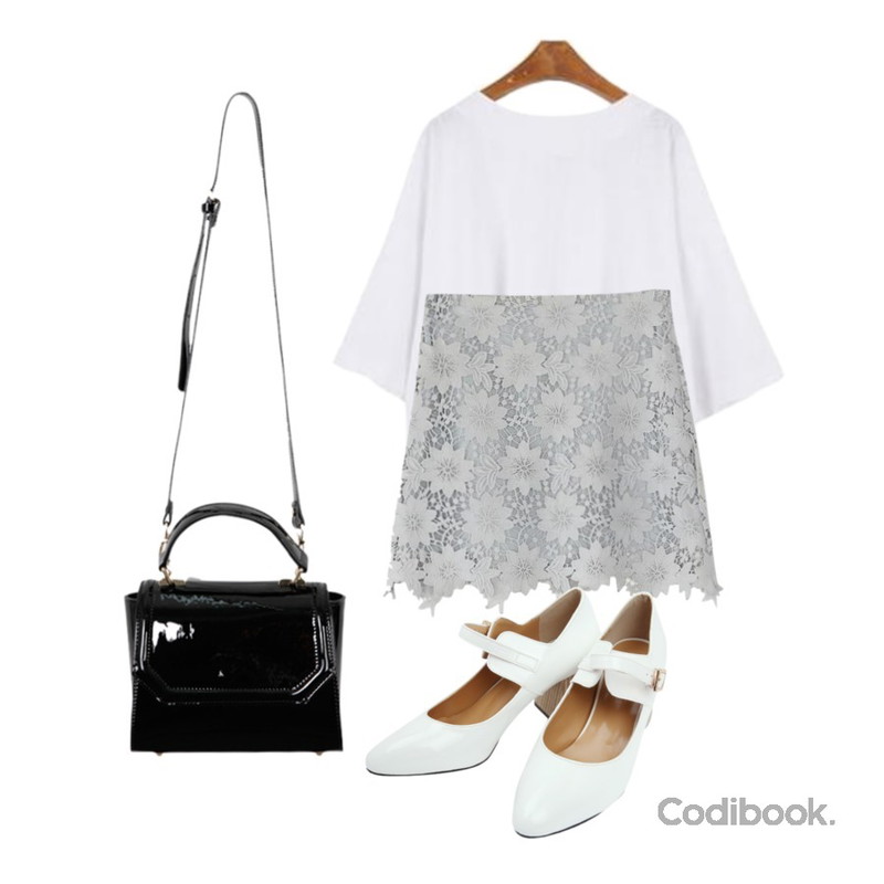 myblin 스트랩 우드 힐,MINIBBONG 뒷리본 린넨블라우스,BANHARU flower lace mini skirt등을 매치한 코디