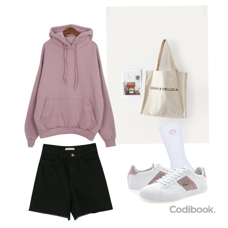 Dailyco 더블베리-hood,Reine [2차 재입고] 딘 베이직 숄더 에코백,MIXXMIX Logo White Socks등을 매치한 코디