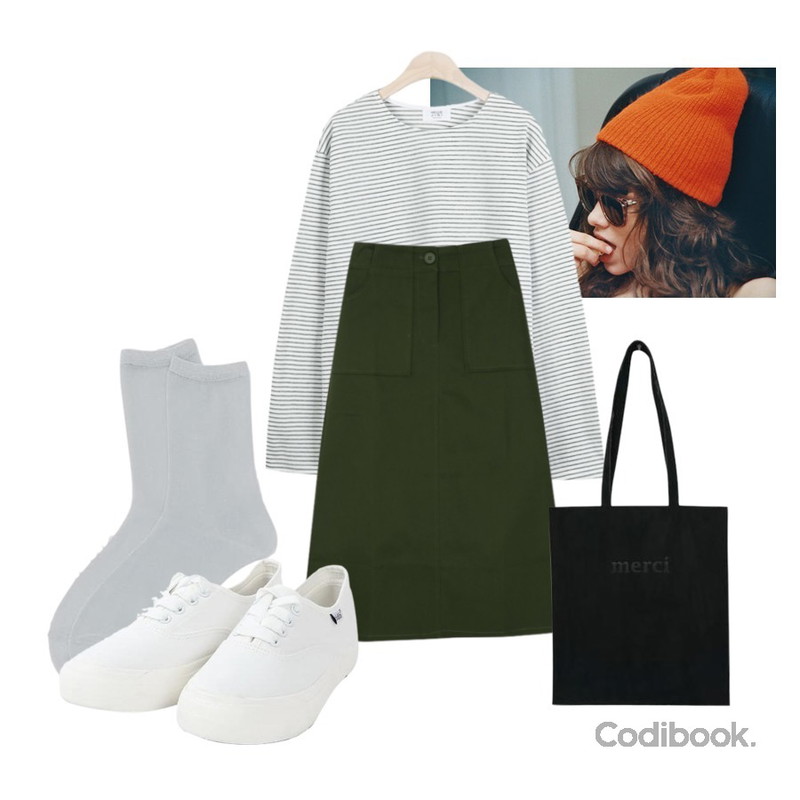 orange girl,LOOK CHIC Blossom Stripe Tee (3 color),daily monday Glitter basic socks등을 매치한 코디