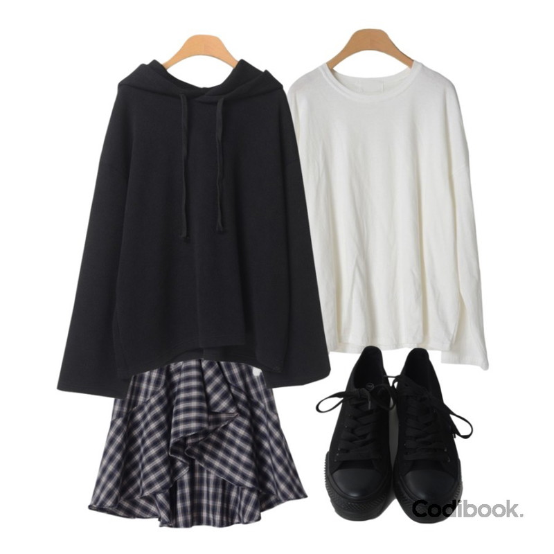 OBBANG STYLE 컨셉체크프릴롱스커트,OBBANG STYLE 베네치아티셔츠,OBBANG STYLE 잭팟니트트레이닝세트등을 매치한 코디