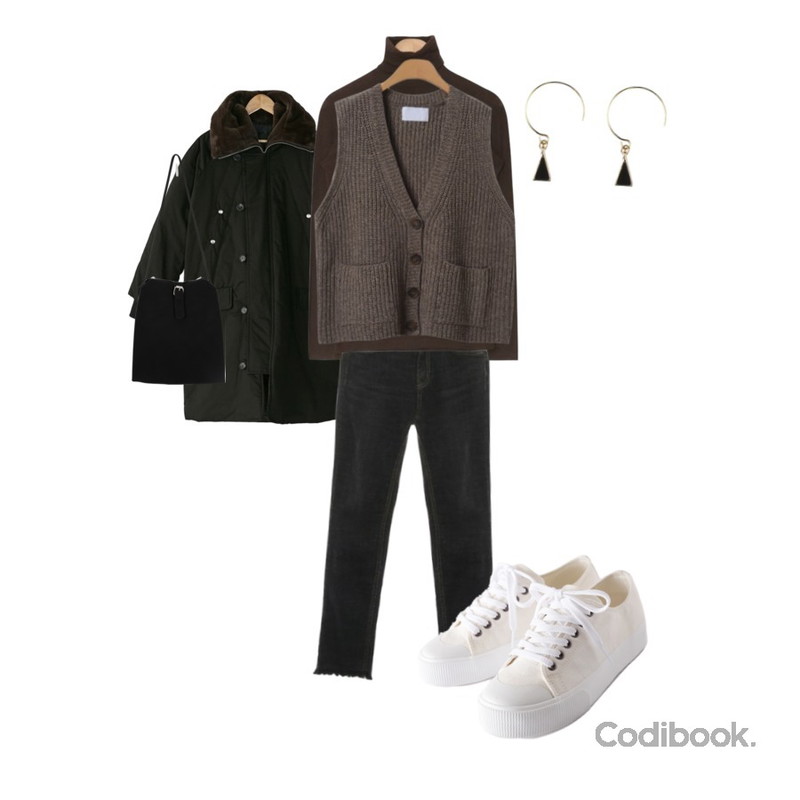 AIN deep color basic polar T (4 colors),ROCOSIX washing blackdenim pants,BANHARU over fur hood jumper등을 매치한 코디