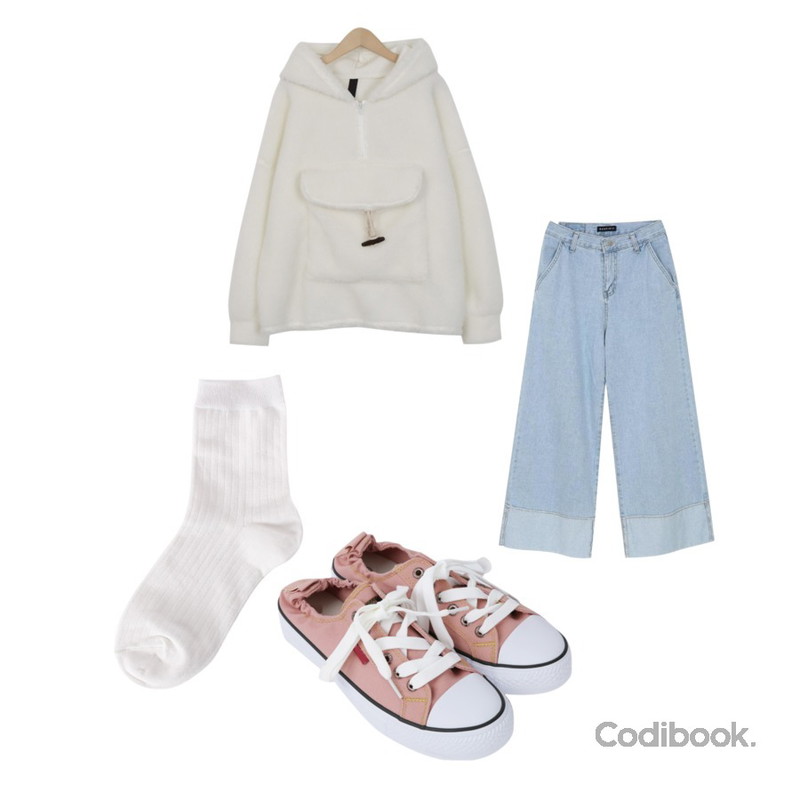 biznshoe Basic color socks (7color),myblin 와이드 핏 턴업 청바지,myblin 밴딩 스니커즈 (4color)등을 매치한 코디