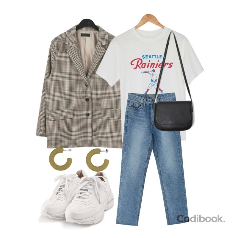 AIN avocado curve earring,ROCOSIX active basic sneakers,daily monday Back slit check jacket등을 매치한 코디