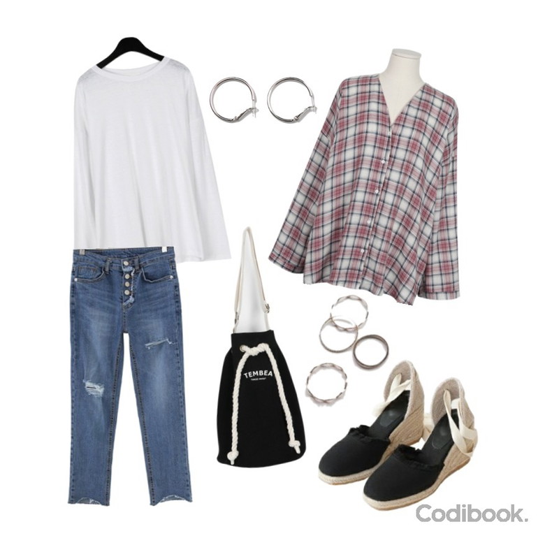 From Beginning Smudge check cardigan&blouse_K (size : free),MESMIN 4버튼 엉찢 데님팬츠,daily monday Fruit linen loose tee등을 매치한 코디