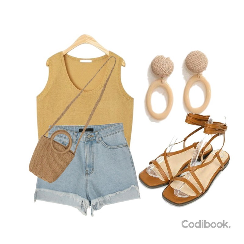 BANHARU unbalance fringe detail shorts,AIN bell round sleeveless,BANHARU angulate flat rattan bag등을 매치한 코디
