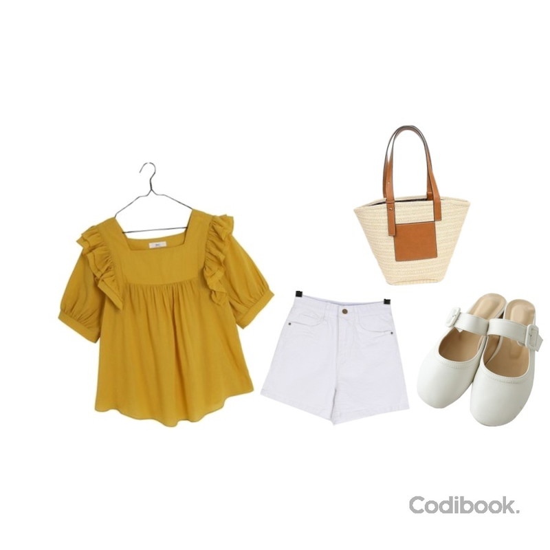 MESMIN 스퀘어넥 프릴 블라우스,BULLANG GIRL 럽유얼밴딩숏P,Zemma World Sunny-뮬슈즈[size:230~250 / 4color]등을 매치한 코디
