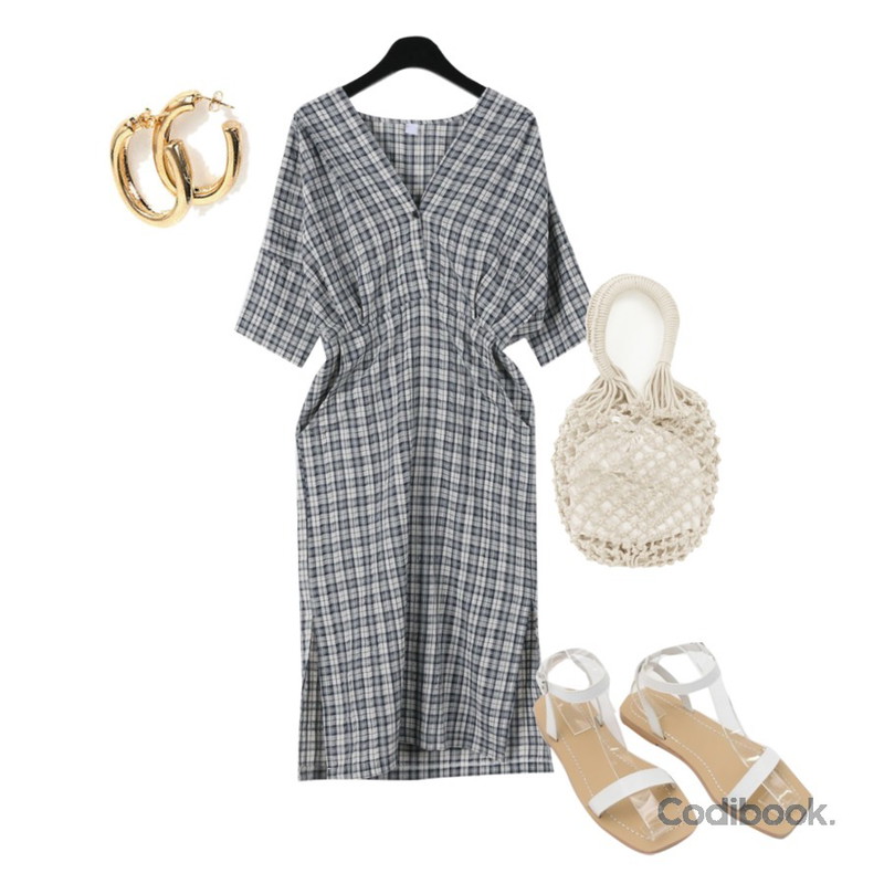 From Beginning Hole mini tote bag_B (size : one),daily monday Cool strap point sandals,daily monday Ladyish deep check dress등을 매치한 코디