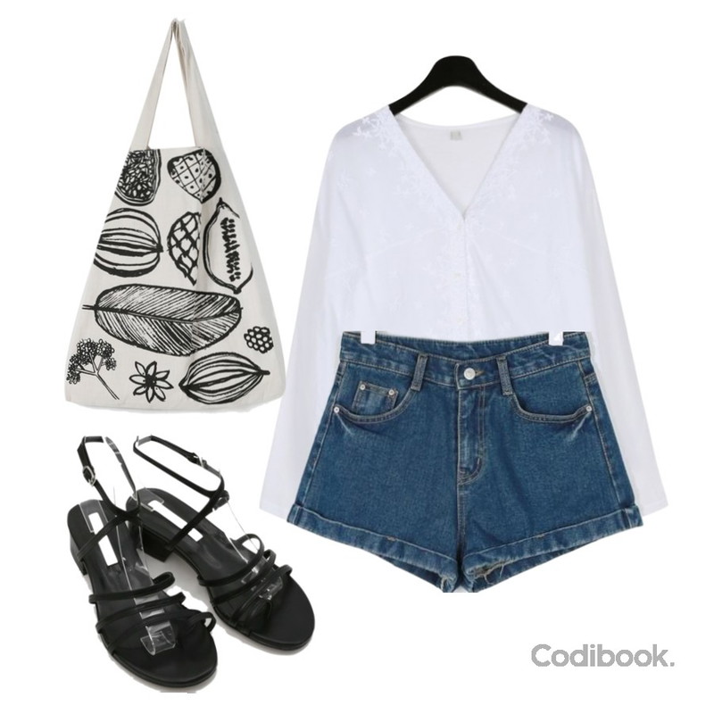 daily monday Basic denim roll-up shorts,daily monday Pure lace cotton blouse,daily monday Solid strap middle sandals등을 매치한 코디