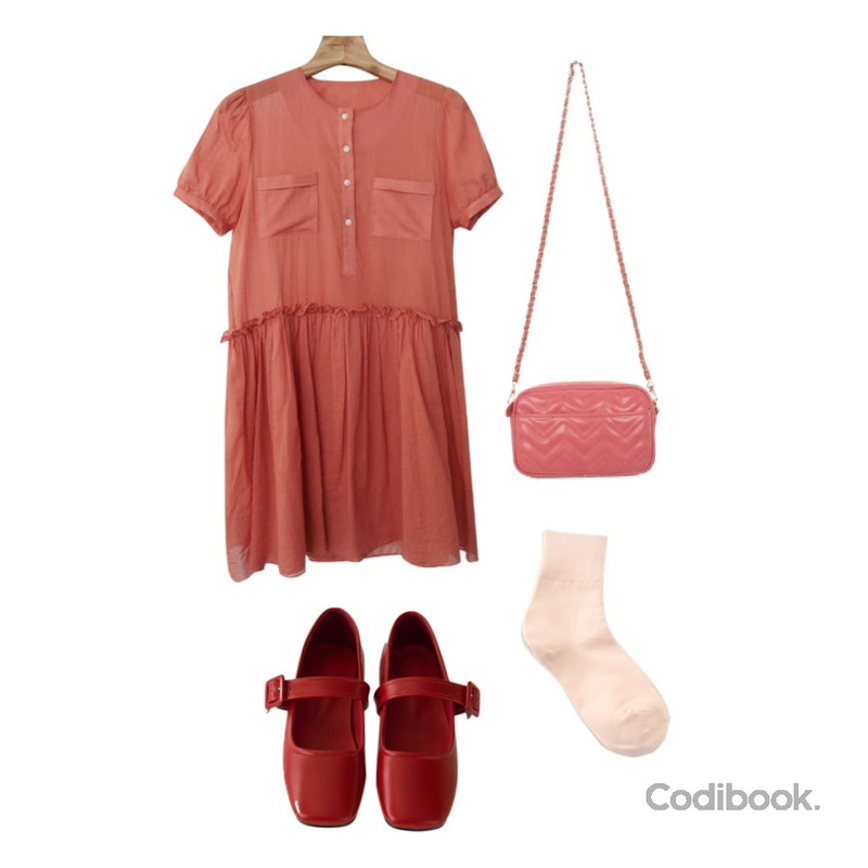 UPTOWN HOLIC 데이퀼팅 bag (*5color),Zemma World [무배 EVENT]Tolove-셔링미니원피스,BANHARU girlish square line mary jane flat shoes등을 매치한 코디