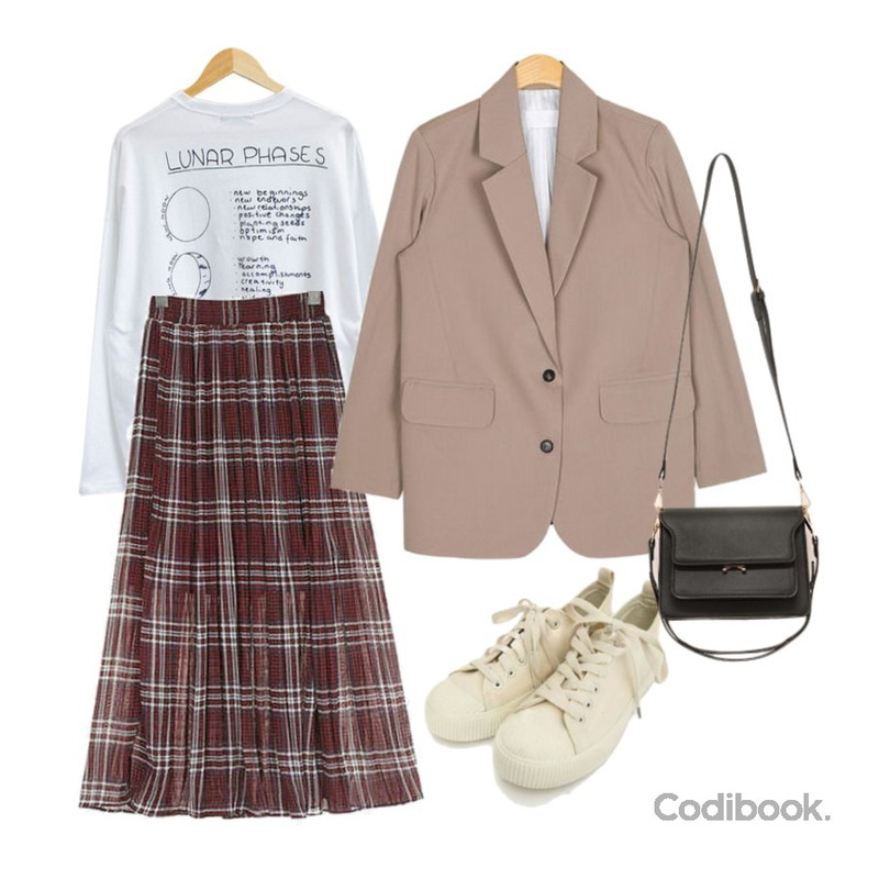ROCOSIX 스무디 밴딩 스커트,MASHYELLOW 아도르 레터링 라운드 롱 티 (2colors),AIN tailor daily jacket등을 매치한 코디
