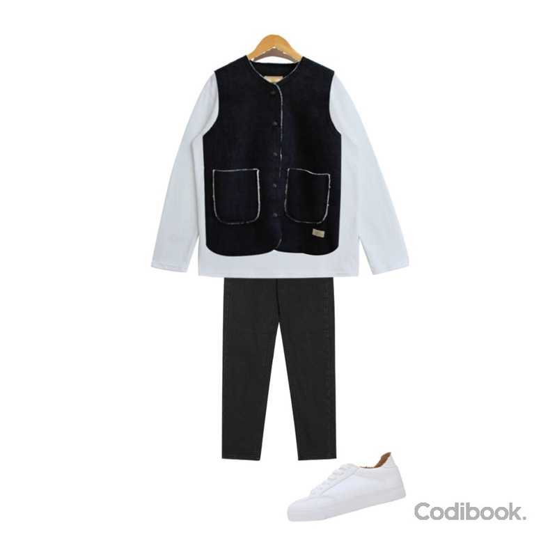 LOVELY SHOES 에어리 퍼 스니커즈 2.5cm,AIN bike slim deinm pants (s, m, l),TODAY ME 배스 티셔츠등을 매치한 코디