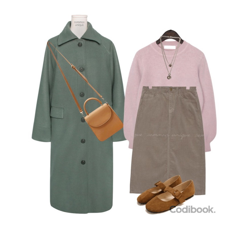 common unique [BAG] BREAD CLASSIC TOTE BAG,common unique [OUTER] NORDIC WOOL RAGLAN LONG COAT,common unique CLOUD ANGORA ROUND KNIT등을 매치한 코디