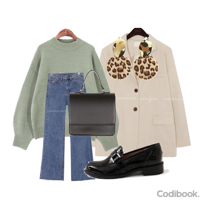 ROCOSIX 커널드 퍼프 니트,common unique BRANDY CHECK BOXY JACKET,common unique SWELL BOOTS CUT DENIM PANTS등을 매치한 코디