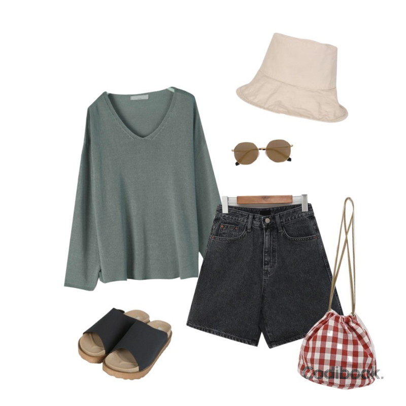 BULLANG GIRL 득템베이직슬리퍼,GIRLS RULE 소매 리본 브이넥 니트 (kn698),From Beginning Wearable season denim shorts_Y (size : S,M,L)등을 매치한 코디