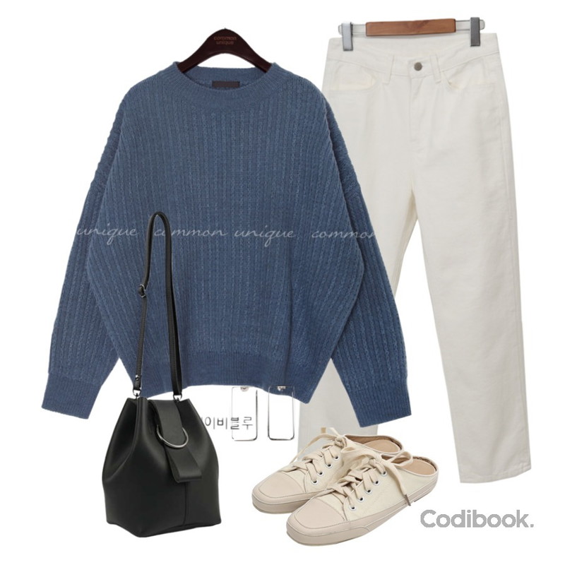 common unique 5 COLOR DROP ROUND NECK KNIT,From Beginning Canvas sneakers mule_K (size : 225,230,235,240,245,250),From Beginning Lie semi boots-cut pants_C (size : S,M,L)등을 매치한 코디