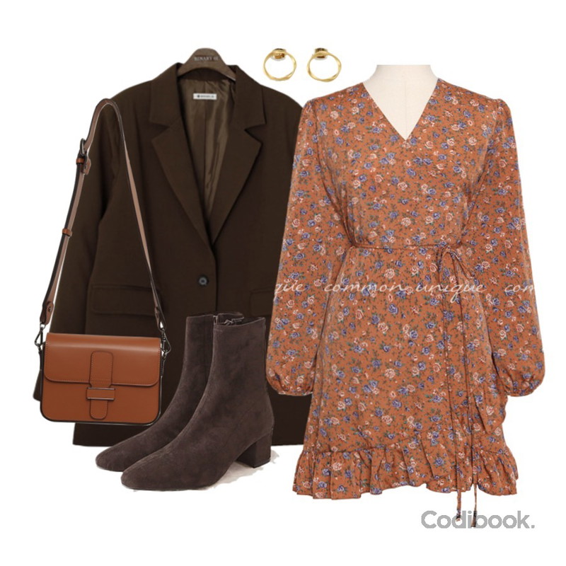 common unique ROSE SUEDE SLIM ANKLE BOOTS,common unique ROZLEY FLOWER STRAP UNBAL MINI OPS,binary01 루즈핏 페이브 싱글자켓등을 매치한 코디
