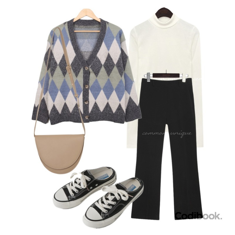 common unique ROTIN HAND WARMER HIGH NECK T,BULLANG GIRL 파니아가일단추가디건,common unique WEARABLE BOOTS SLACKS - 3 VER.등을 매치한 코디