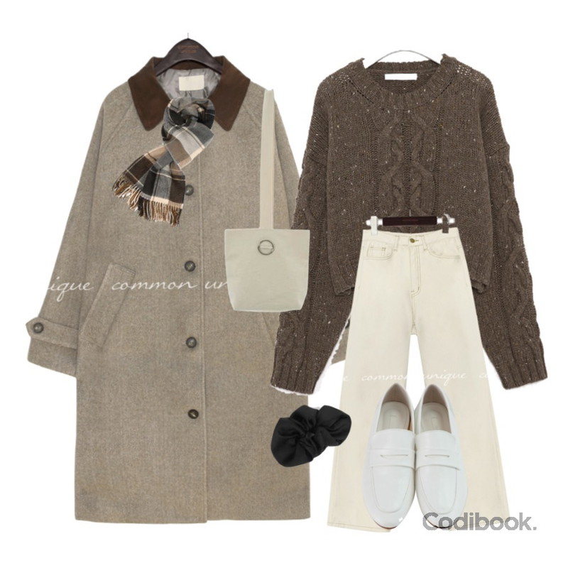 common unique MOROS NAPPING WIDE COTTON PANTS,common unique [OUTER] FOREN CORDUROY COLLAR LONG COAT,AIN volly cable crop knit등을 매치한 코디