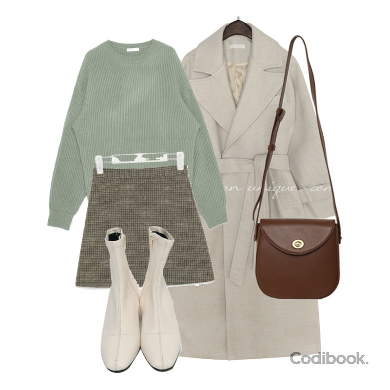 From Beginning Normal line soft boots_C (size : 225,230,235,240,245,250),From Beginning Clack round cross bag_C (size : one),openthedoor doubleness round knit (5 color) - men등을 매치한 코디