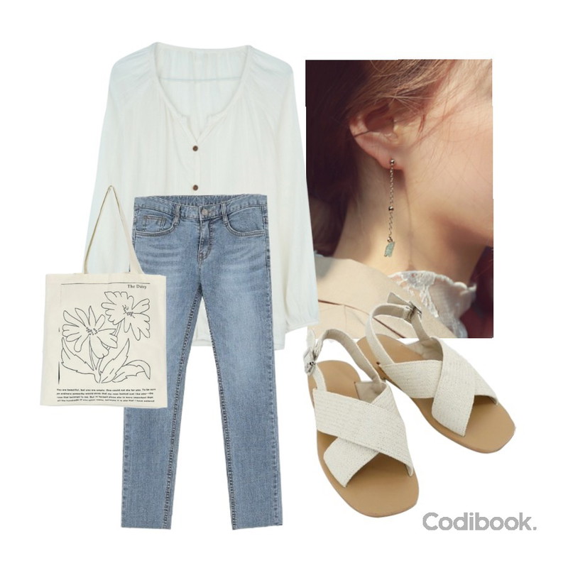 daily monday Mint gemstone earring,AWAB 캘리슬림일자팬츠,daily monday Natural cross strap sandals등을 매치한 코디