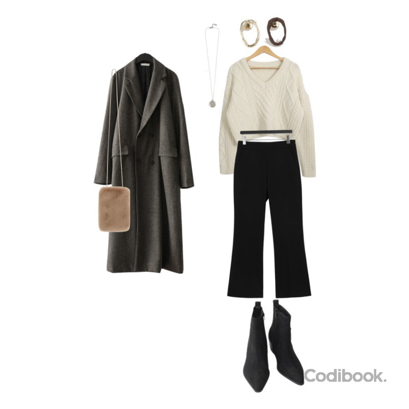 BANHARU ring and circle necklace,AFTERMONDAY basic western ankle boots (2colors),openthedoor fur cross mini bag (5 color)등을 매치한 코디