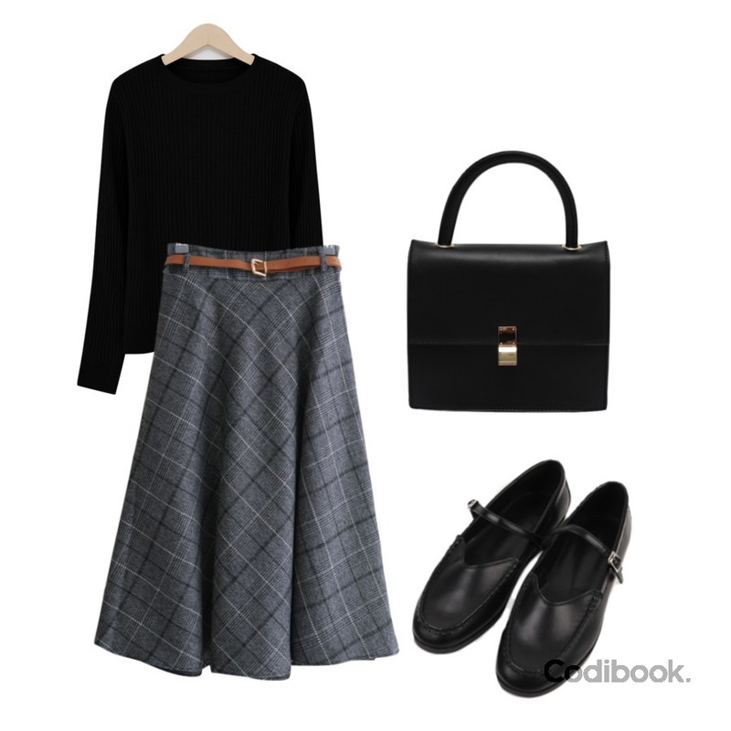 From Beginning Adorable slim golgi knit_B (size : free),peachpicnic 스트랩 빈티지 로퍼,From Beginning Blank gold buckle bag_C (size : one)등을 매치한 코디