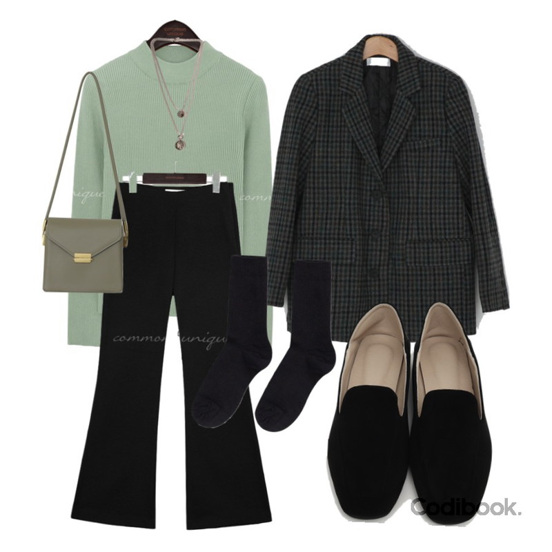 common unique VINTAGE COIN LAYERED NECKLACE,From Beginning Gram suede simple loafer_Y (size : 225,230,235,240,245,250),From Beginning Once string cross bag_A (size : one)등을 매치한 코디
