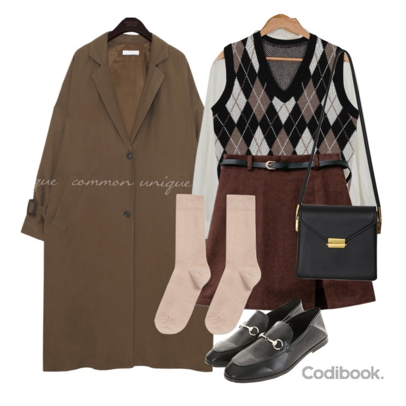 ROCOSIX 러프 메탈 로퍼,common unique OSLO CUPRA OVER FIT TRENCH COAT,BULLANG GIRL 램다이아니트조끼등을 매치한 코디