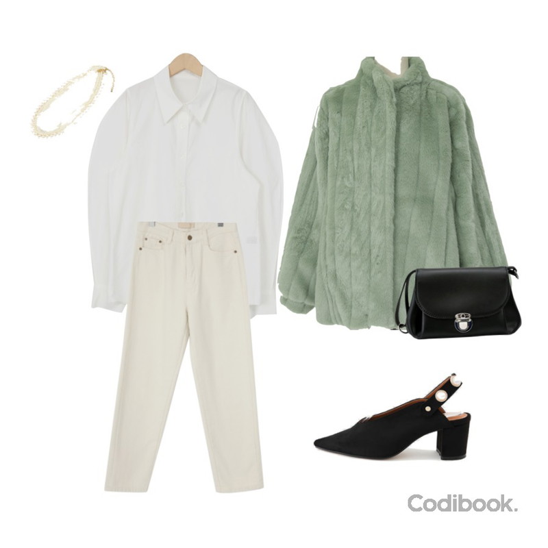 MOMORIT 베이직 삼각 버클 클러치 겸 크로스백,LOVELY SHOES 리헬론 슬링백 미들힐 펌프스 6cm,AIN bold pearl necklace등을 매치한 코디