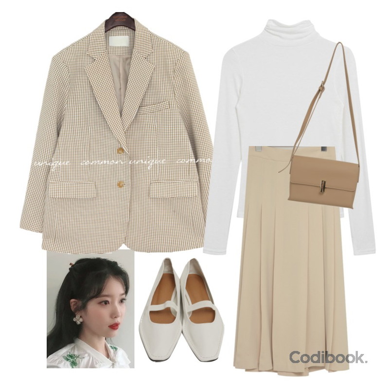 MIXXMIX 보들 텐셀 폴라 티셔츠,From Beginning Gift gold button bag_C (size : one),From Beginning Blank stitch flat shoes_A (size : 230,235,240,245,250)등을 매치한 코디