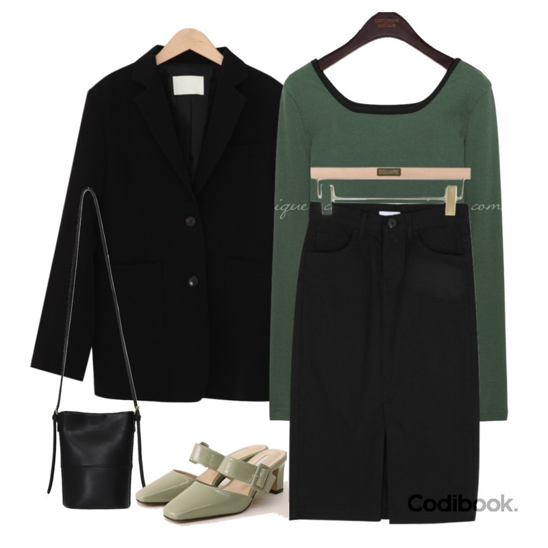 square101 바인드 스커트 (3color),common unique DEVA BUCKLE STRAPPED SQUARE HEEL,common unique KRING GOLGI COLORING CROP T등을 매치한 코디