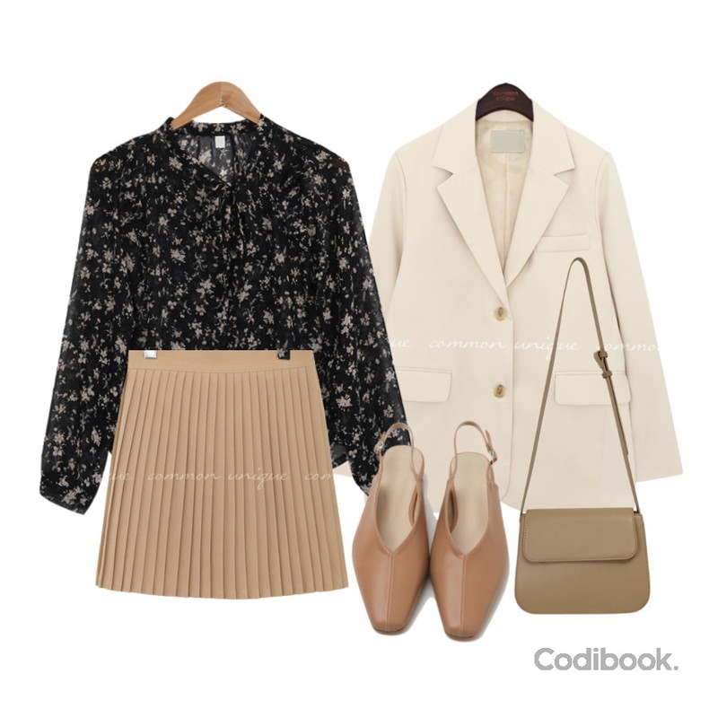 From Beginning Curve simple cross bag_J (size : one),common unique GENUS STANDARD SINGLE JACKET,common unique CELLODY PLEATS BANDING MINI SKIRT등을 매치한 코디