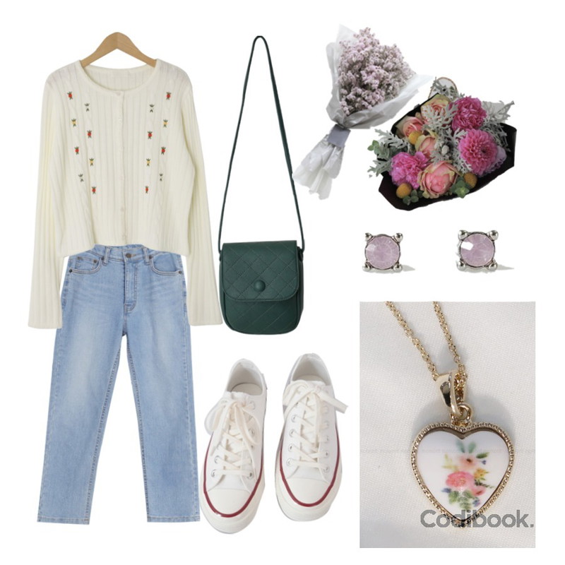 BANHARU daily layered earring set,AWAB (예쁘진)머랭연청마감일자팬츠,MOMORIT 빈티지 하트 necklace등을 매치한 코디