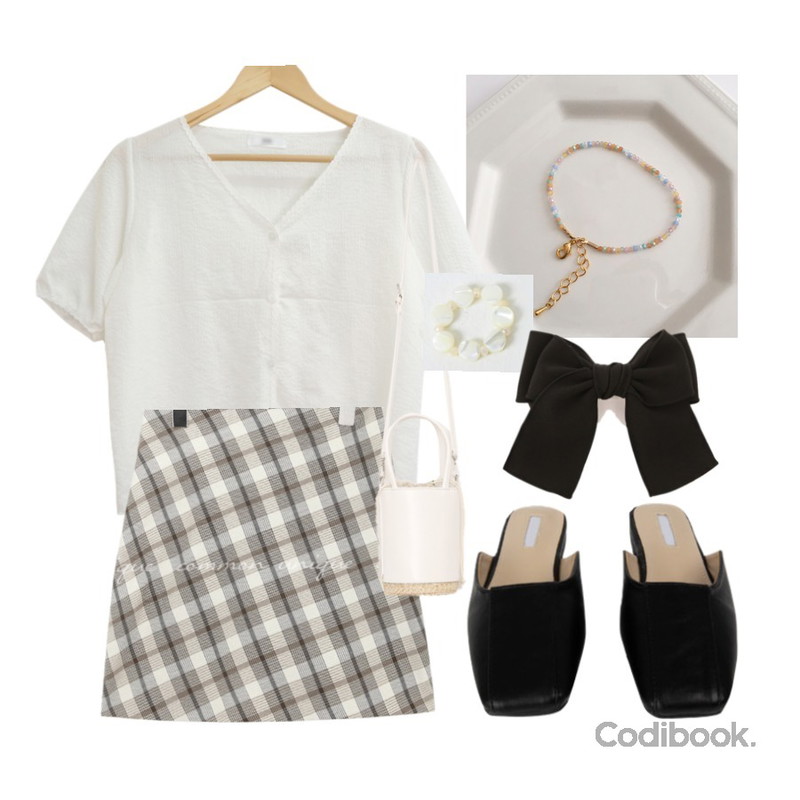 common unique DEMION CHECK MINI SKIRT,common unique ELLO LINE RIBBON HAIR PIN,From Beginning 셸비즈 라운드반지 (4color)등을 매치한 코디