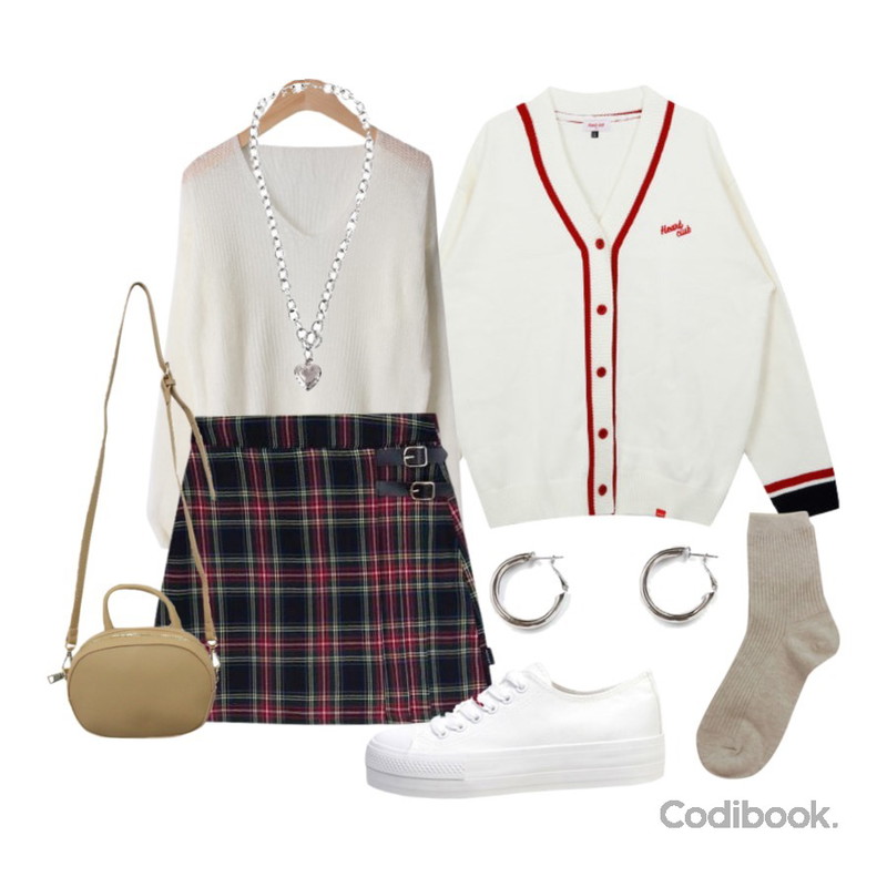 AIN bold big ring earring,MIXXMIX Lonely Buckle Check Skirt,BITDA 데이 양말 (7color)등을 매치한 코디
